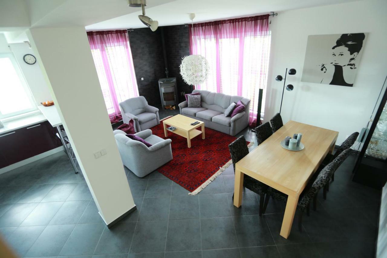 Sentis Hotell Uzjhorod Exteriör bild