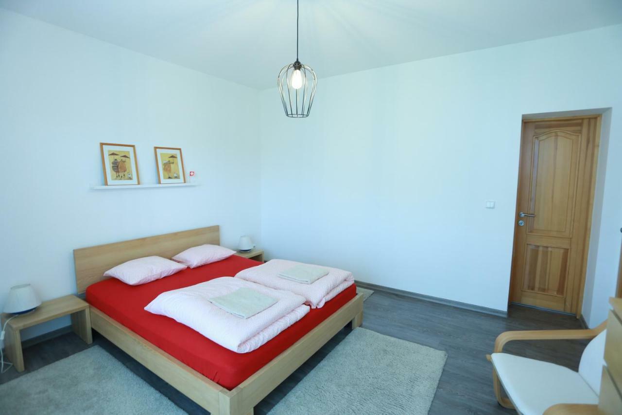 Sentis Hotell Uzjhorod Exteriör bild