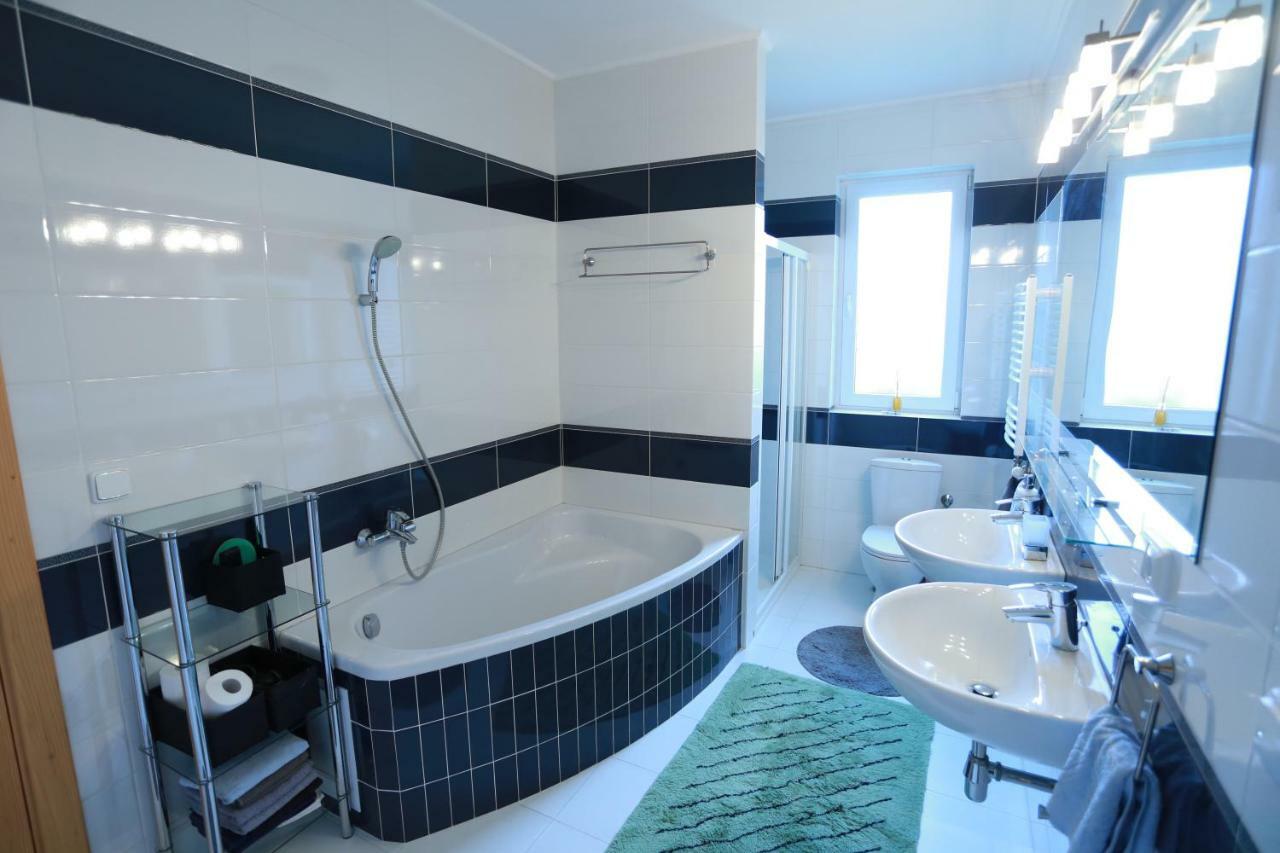 Sentis Hotell Uzjhorod Exteriör bild