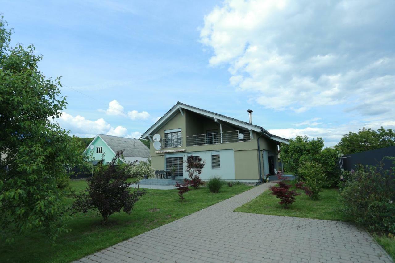 Sentis Hotell Uzjhorod Exteriör bild