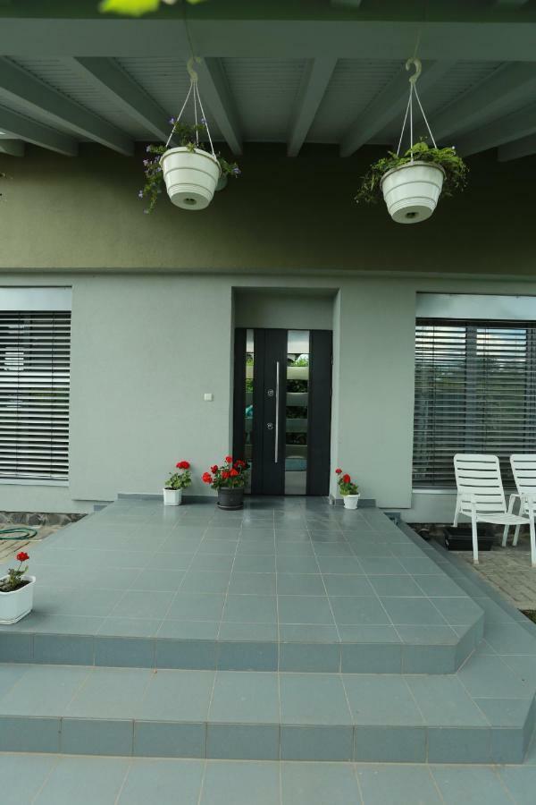 Sentis Hotell Uzjhorod Exteriör bild